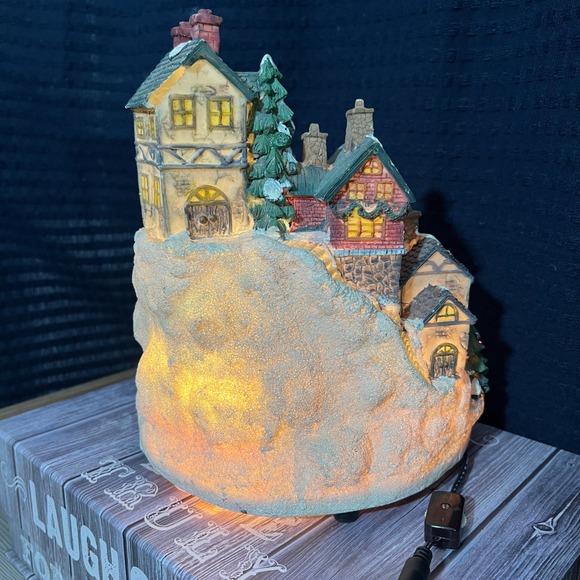 Vintage 2004 fiber Optic Village Lighted Christmas Holiday Decor 10.5" Tall - Picture 4 of 17